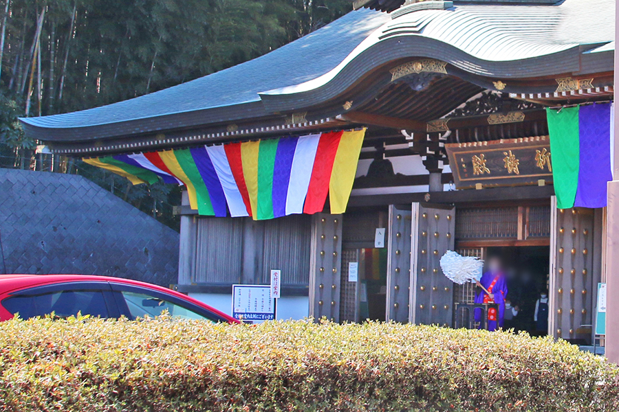 成田山新勝寺 実際の車のお祓いの様子