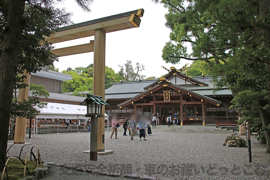 猿田彦神社 境内正面鳥居と御本殿の様子