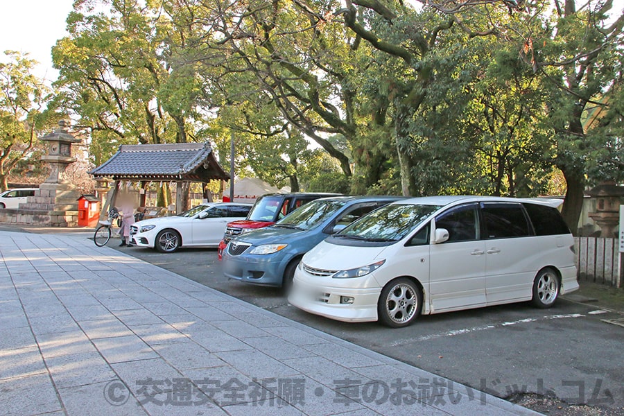 方違神社 境内中の駐車場（駐車スペース）の様子