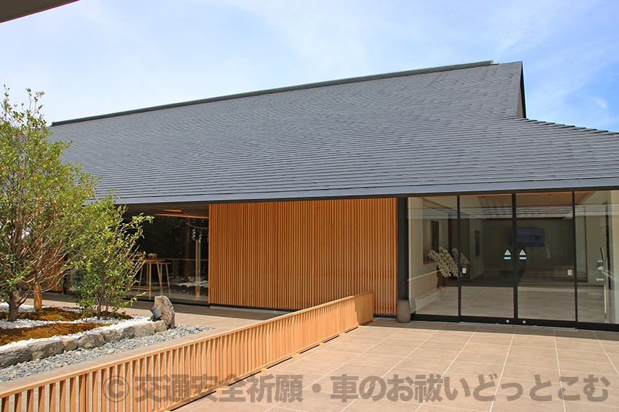 宗像大社 交通安全祈願の御祈祷を受ける祈願殿の様子